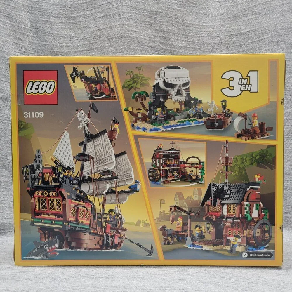 Lego Creator 31109 3-in-1 Pirate Ship, Pirate Inn and Skull Island